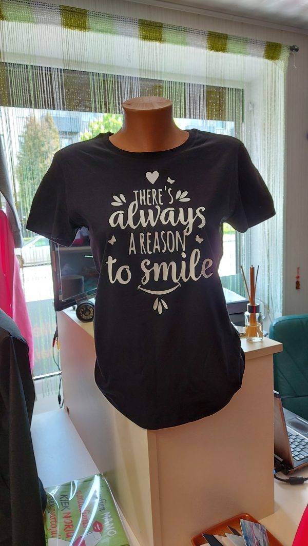 Marškinėliai: There's always a reason to smile