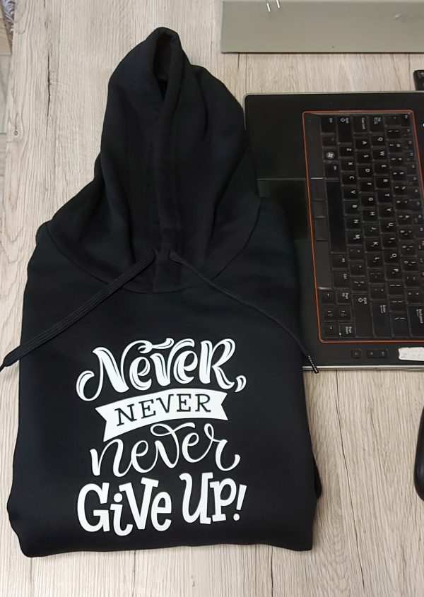 Džemperis: Never, never, never give up