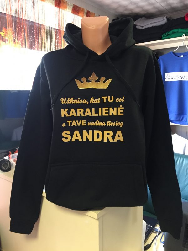 Džemperis: Užknisa kai tu esi Karalienė, o tave vadina tavo vardu