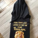 Džemperis: Tegul šunys loja, liūtas yra ir bus karaliumi