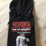 Džemperis: Nesikeikiu, nes aš esu mergina, tiesig užtenka gesto 