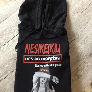 Džemperis: Nesikeikiu, nes aš esu mergina, tiesig užtenka gesto 