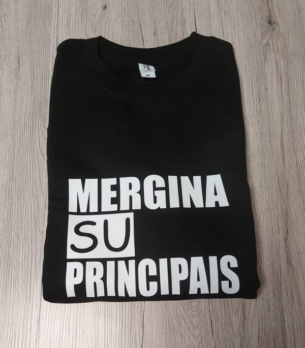 Džemperis: Mergina su prinsipais