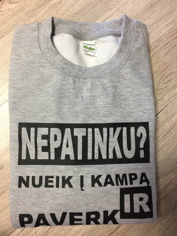 Džemperis: Nepatinku? nueik į kampą ir paverk