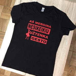 Marškinėliai: Aš mergina- nesikeikiu, užtenka gesto 