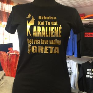 Marškinėliai: Užknisa kai tu esi karalienė bet visi tiesiog tave vadina