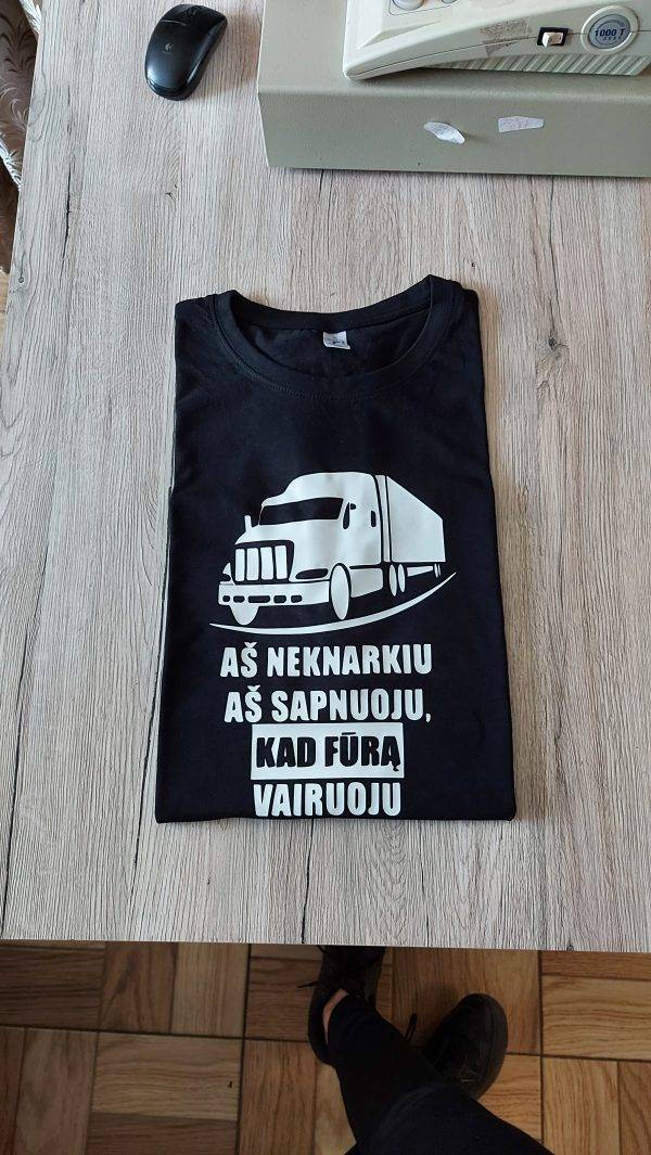 Marškinėliai: Aš neknarkiu, aš sapnuoju, kad fūrą vairuoju