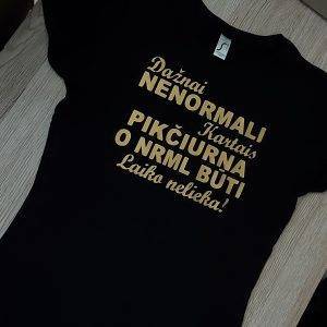 Marškinėliai: Normaliai būti laiko nelieka