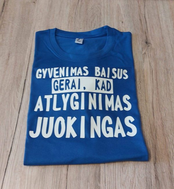 Marškinėliai: Gyvenimas baisus, gerai, kad atlyginimas juokingas