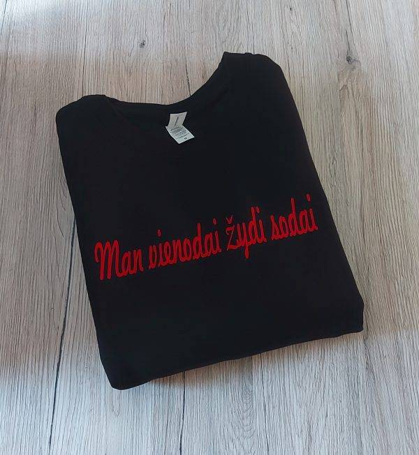 Džemperis: Man vienodai žydi sodai