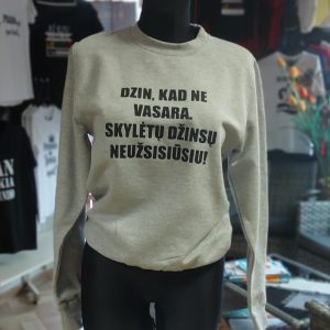 Džemperis: Dzin, kad ne vasara, skylėtų džinsų neužsisiūsiu