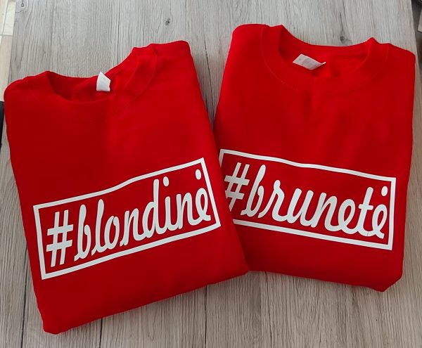 Džemperis: Brunetė-blondinė