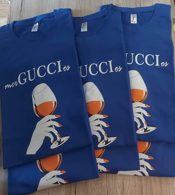 Marškinėliai: Merguccios su taure vyno Marškinėliai: Merguccios su taure vyno