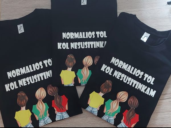 Marškinėliai: Normalios tol kol nesustinkam trys draugės 