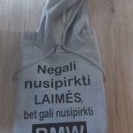 Džemperis: Negali nusipirkti laimės, bet gali nusipirkti bmw