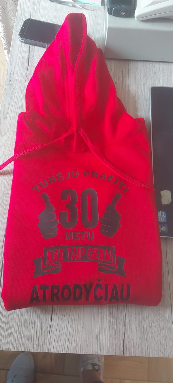 Džemperis: Turėjo praeiti 30 m. kad taip gerai atrodyčiau Džemperis: Turėjo praeiti 30 m. kad taip gerai atrodyčiau