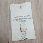 Marškinėliai: Draugei nerūpi ar namai sutvarkyti, draugei rūpi ar namie šampano turi