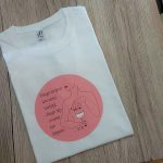 Marškinėliai: Draugei nerūpi ar namai sutvarkyti, draugei rūpi ar namie šampano turi