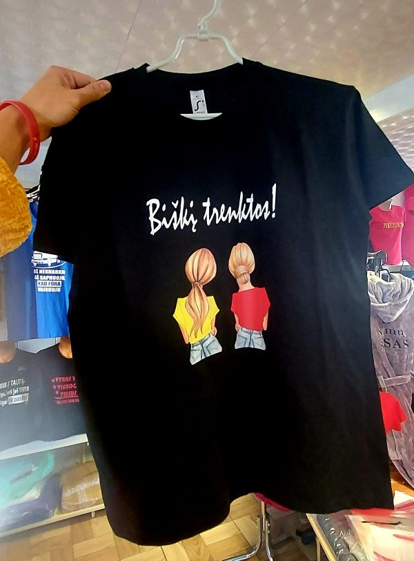 Marškinėliai moteriški įliemenuoti: Biškį trenktos dvi blondinės draugės