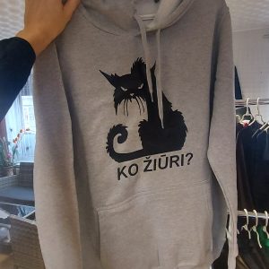 Džemperis: Ko žiūri su katinu