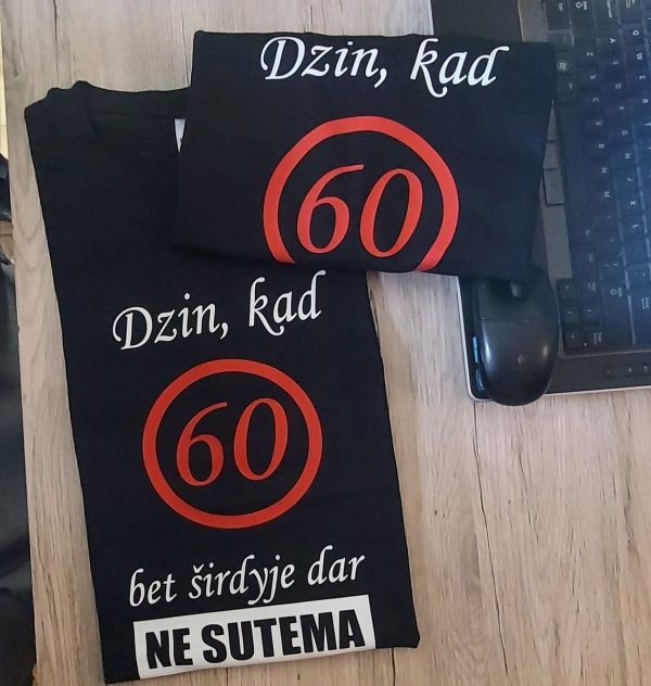 Marškinėliai: Dzin, kad 60, bet širdyje dar ne sutema 