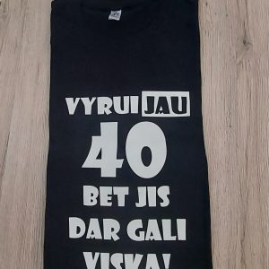 Marškinėliai: Vyrui jau 40, bet jis dar gali viską 