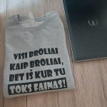 Džemperis: Visi broliai kaip broliai, bet iš kur tu toks fainas  