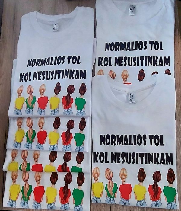Marškinėliai: Normalios tol kol nesusitinkam (trys tamsios trys šviesios) marškinėliai Marškinėliai: Normalios tol kol nesusitinkam (trys tamsios trys šviesios) marškinėliai