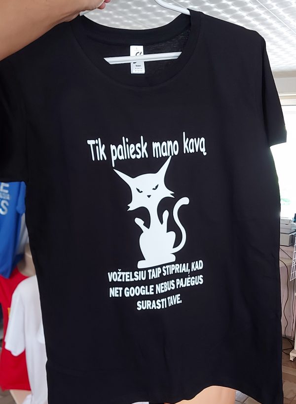 Marškinėliai: Tik paliesk mano kavą- vožtelsiu taip stipriai, kad net google nebus pajėgus surasti