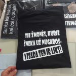 Marškinėliai: Tie žmonės, kurie šneka už nugaros. Visada ten ir liks 