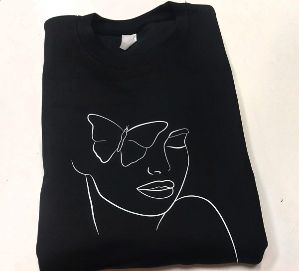 Džemperis: Veido kontūras su drugeliu