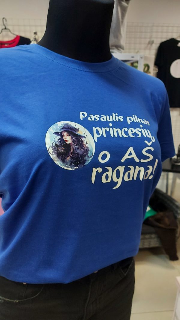 Marškinėliai: Pasaulis pilnas princesių, o aš Ragana 