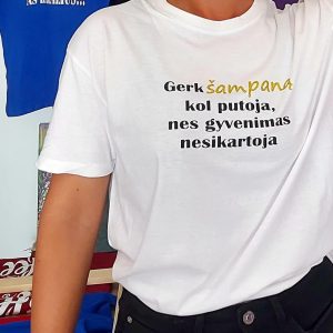 Gerk šampaną kol putoja nes gyvenimas nesikartoja marškinėliai